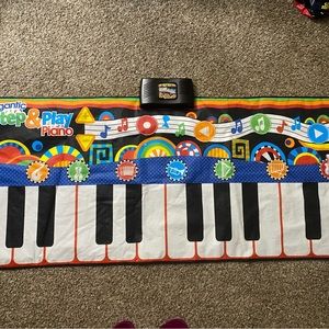 Alex Gigantic Step & Play Piano